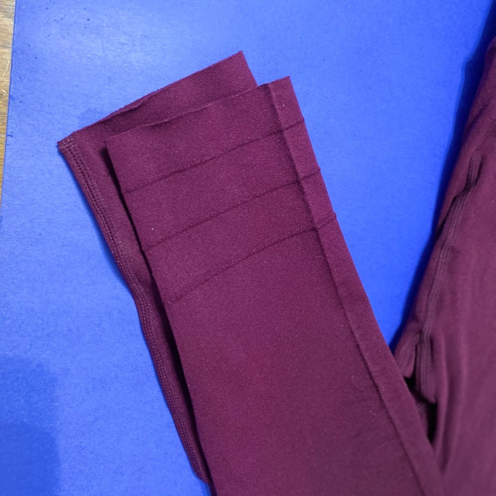 NWT Fabletics High-Waisted Sculpknit Essential Leggings Plum Women SZ L - Picture 2 of 6